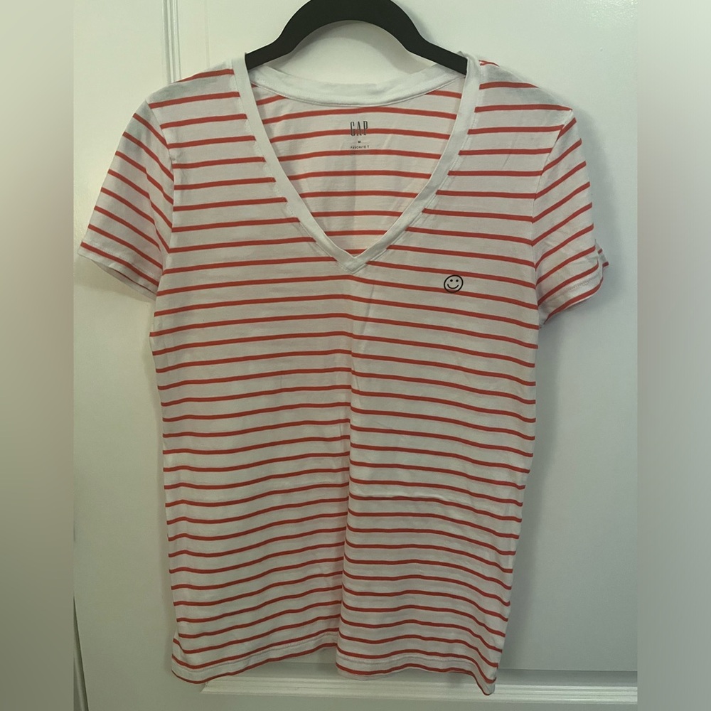 Gap Favorite V-Neck T-Shirt